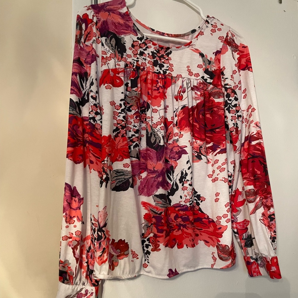 Beautiful Long Sleeve Floral Snap Cuff Boutique Top Womens size small
